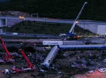 Αδιανόητο χάος στα Τέμπη: Δεν είχαν καν ιδέα πού βρισκόταν το μοιραίο τρένο κι έκαναν πλάκα!