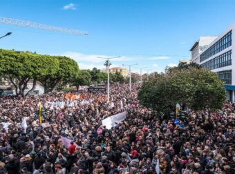 Στους δρόμους όλη η Ελλάδα: Ανθρώπινο ποτάμι ζητά δικαίωση για τα θύματα των Τεμπών