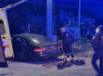 Τροχαίο στη Βάρη: Σχεδόν διαλύθηκε ο τοίχος στο δυστύχημα – Συνέβη σε πολύ επικίνδυνο σημείο