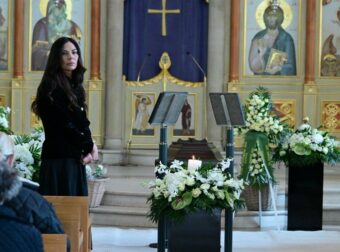 Συγκινεί η Εύη Βατίδου μετά την κηδεία του Αλέξη Κούγια: «Ο πόνος δεν περιγράφεται»