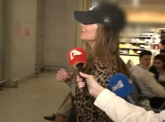 Δέσποινα Βανδή: Η πρώτη αντίδραση στις κάμερες μετά τις διακοπές με τον Μπισμπίκη στην Κρήτη