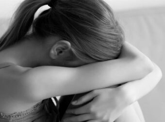 Θεσσαλονίκη: Μητέρα χτύπησε την 5χρονη κόρη της επειδή της ανακάτεψε τα καλλυντικά