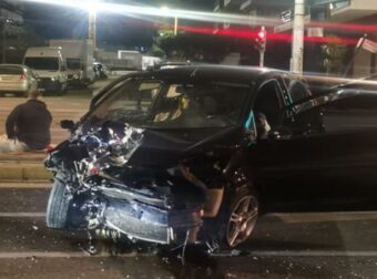 Σοκαριστικό τροχαίο στην Ποσειδώνος: Καραμπόλα με επτά οχήματα και έξι τραυματίες στον Άλιμο