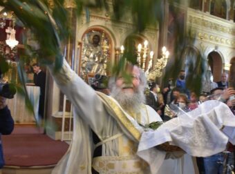 Η κορυφαία Ανάσταση που όλοι περιμέναμε ήδη έγινε: Ο ιερέας στον Χίο που γίνεται κάθε χρόνο viral