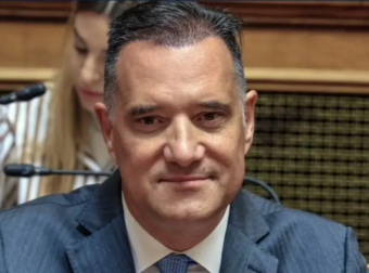 Νέο λουκ Άδωνι Γεωργιάδη: Η μεταμόσχευση μαλλιών, η πολυήμερη απουσία και το «γλέντι» στα social media