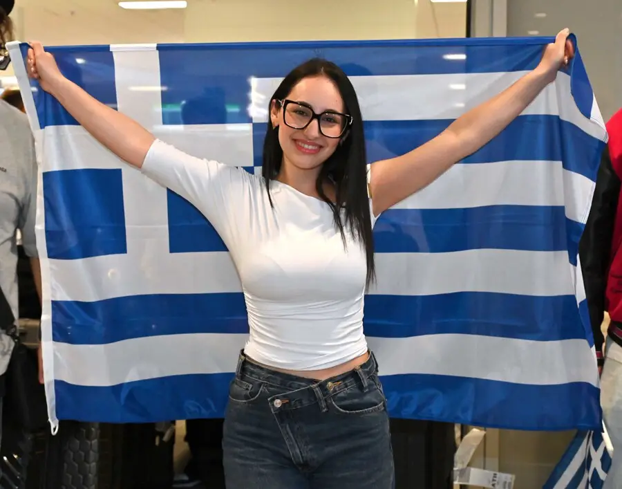 Eurovision: Επέστρεψε η Κλαυδία και η Ελληνική αποστολή. Θριαμβευτικό κλίμα και χαμόγελα στο αεροδρόμιο