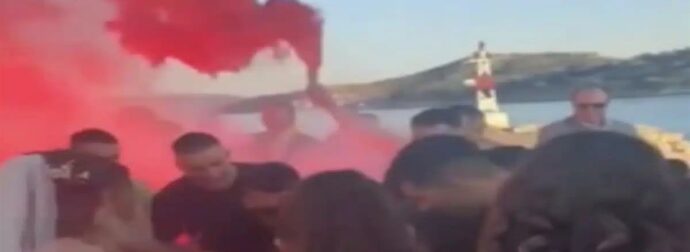 ΟΥΚας παντρεύτηκε και οι φίλοι του μετέτρεψαν σε «αρένα μάχης» το γλέντι