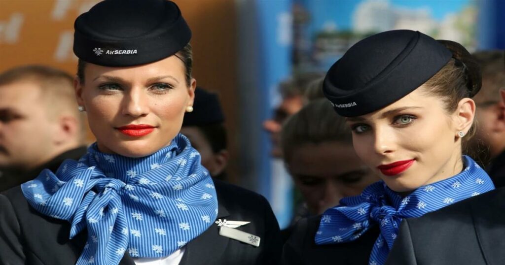 Για ποιον (πολύ σοβαρό) λόγο που μας αφορά, οι αεροσυνοδοί φορούν κόκκινο κραγιόν;