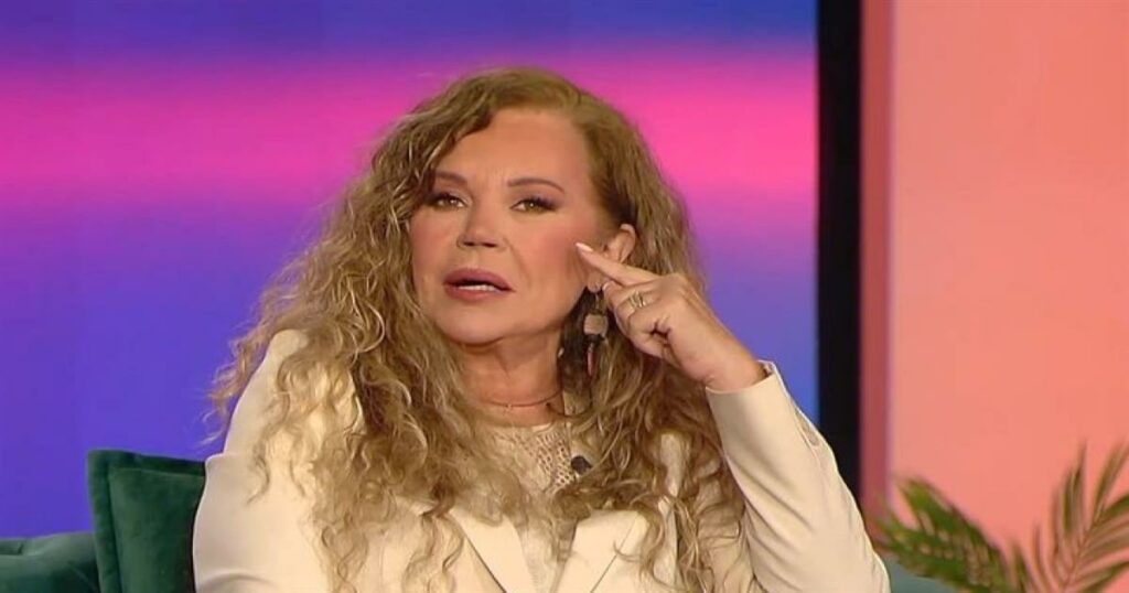 Ελένη Δήμου: Ο θάνατος που την ένωσε με τον σύζυγό της, ο γιος τους και η σχέση με την μητέρα της