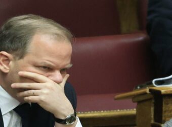 Στη Βουλή η δικογραφία για τα Τέμπη: Αυτά είναι τα έγγραφα που «καίνε» τον Καραμανλή