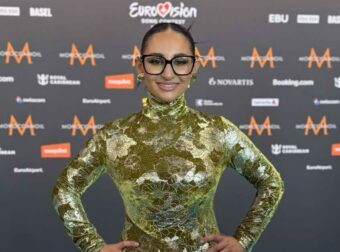 Eurovision – Klavdia: Η εντυπωσιακή εμφάνιση στο Τιρκουάζ Χαλί (φωτογραφίες)