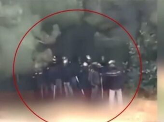 Θρίλερ στην Πολυτεχνειούπολη: Ανατριχιάζουν τα βίντεο από το ξύλο με τους κουκουλοφόρους – Αυτός χτύπησε την υπάλληλο κυλικείου