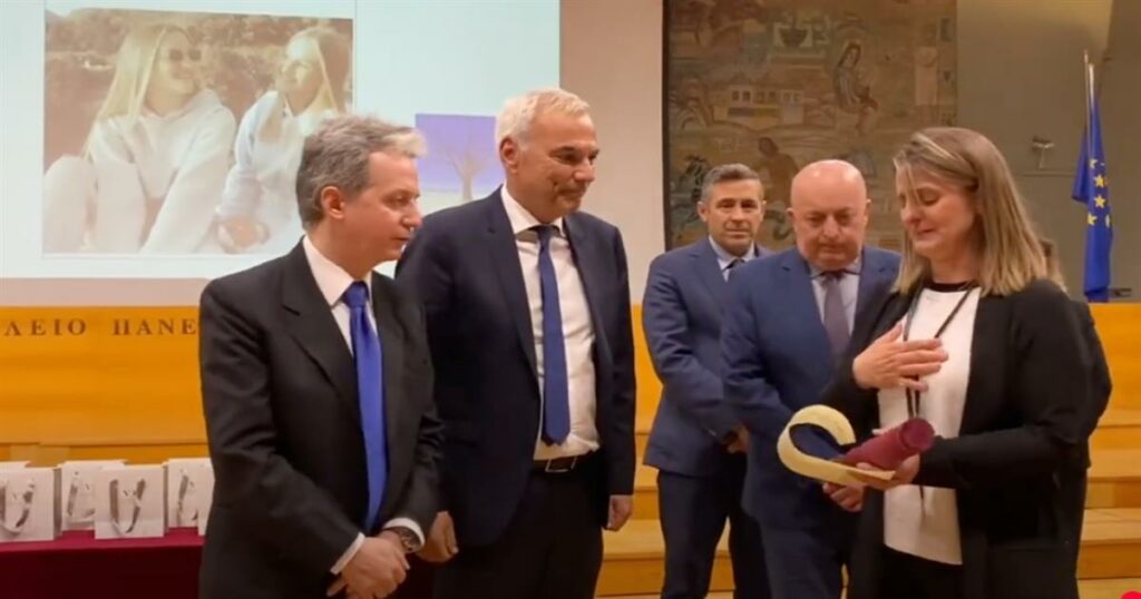 Συγκίνηση στο ΑΠΘ: Οι γονείς της Θωμαής Πλακιά παρέλαβαν το πτυχίο της