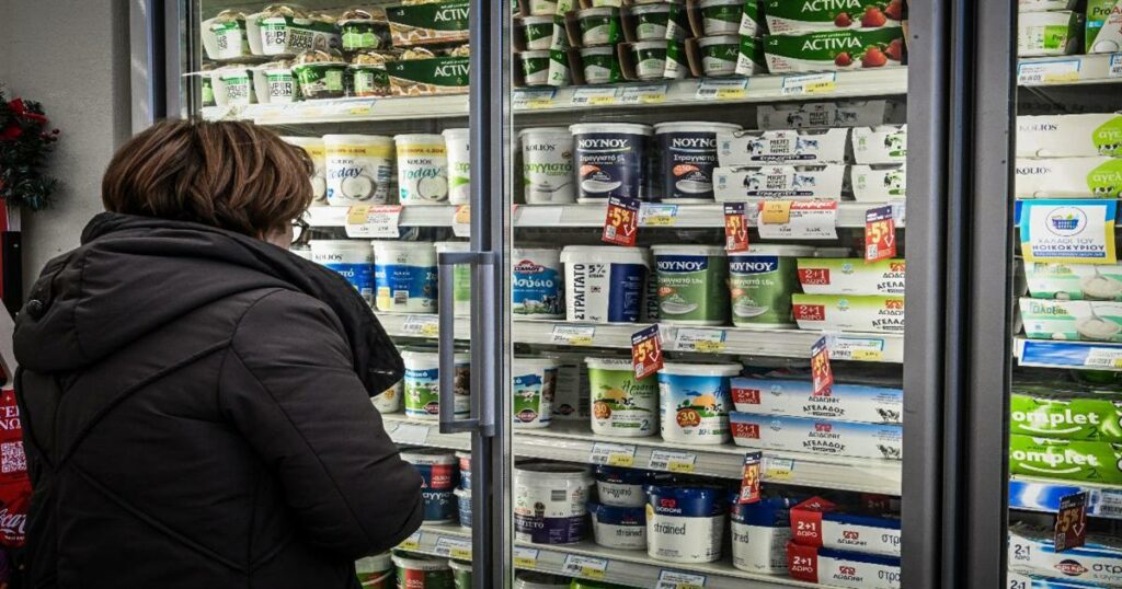 Σούπερ μάρκετ ή λαϊκή; Η απάντηση για τη λύση που συμφέρει τους καταναλωτές