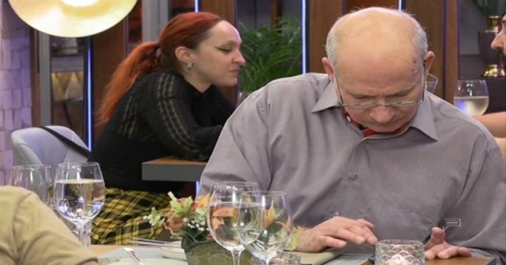 First Dates: Βγήκε ραντεβού και έβλεπε τον Ολυμπιακό στο κινητό – «Βγαίνουμε Champions League του χρόνου»