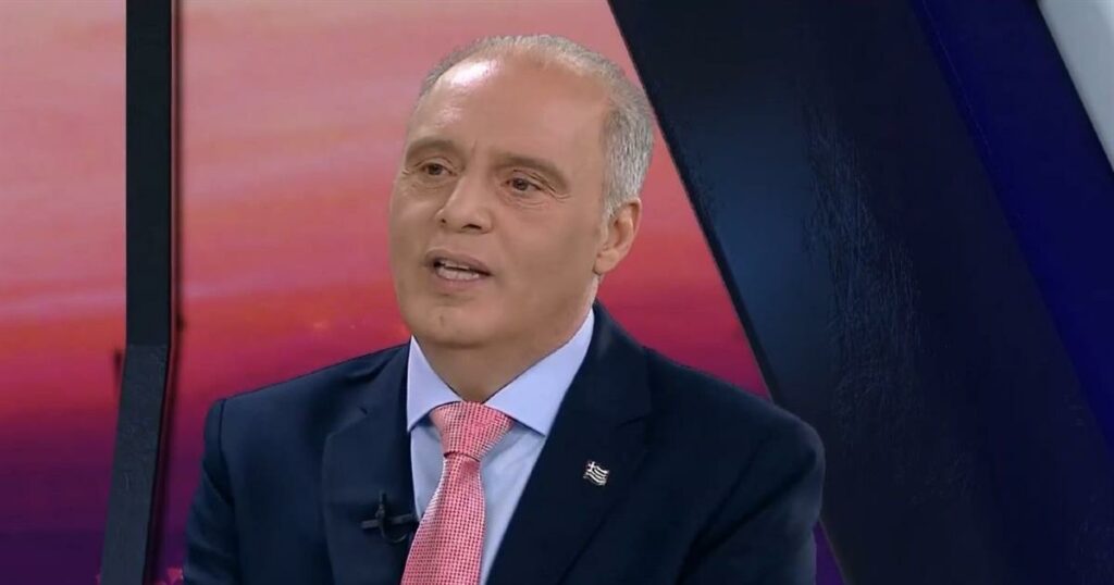 Εκτόξευσε… τεστοστερόνη ο Κυριάκος Βελόπουλος: «Καλύτερα με τον Τραμπ παρά με τον Μακρόν που τις τρώει από τη γυναίκα του»