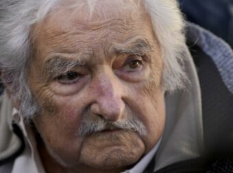 Πέθανε «ο φτωχότερος πρόεδρος του κόσμου», Χοσέ Μουχίκα – Μία ζωή μέσα στους αγώνες και τον λαό