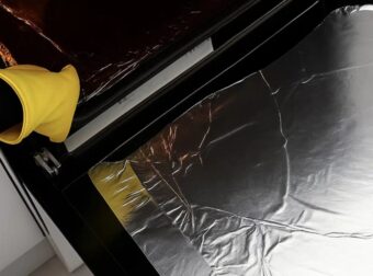 Πώς να καθαρίσετε τον φούρνο με αλουμινόχαρτο και να γίνει σαν την ημέρα που τον αγοράσατε
