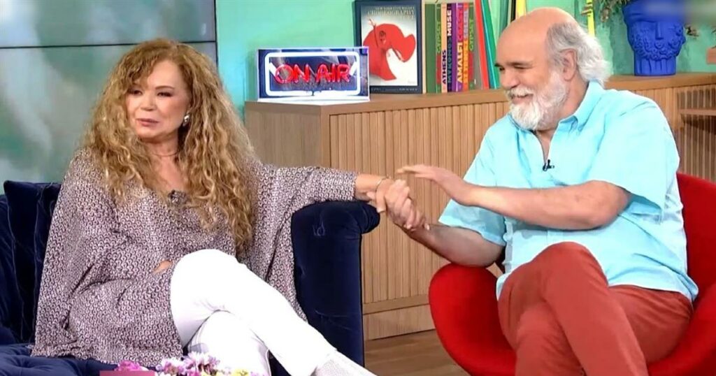 Ελένη Δήμου – Άκης Γκολφίδης: Πώς ξεκίνησαν 39 χρόνια αγάπης: «Επειδή ήμουν κοντούλα…»