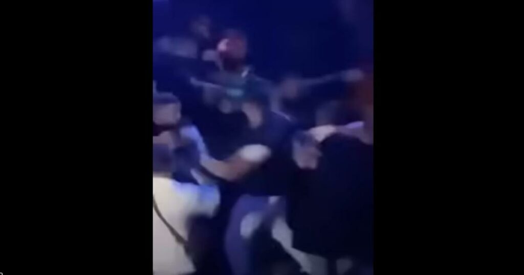 Χαμός στην Μύκονο: Πασίγνωστος ποδοσφαιριστής της Εθνικής έπαιξε μπουνιές σε γνωστό club του νησιού (video)