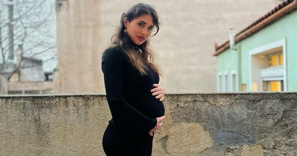 Παυλίνα Βουλγαράκη: Ποζάρει για πρώτη φορά δίπλα στη νεογέννητη κόρη της