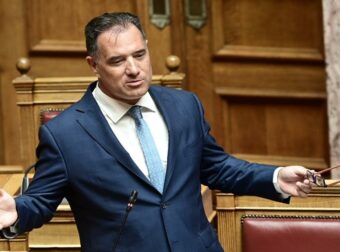 «Μη σταυρώσουμε τον νοσηλευτή» λέει ο Γεωργιάδης ενώ η 62χρονη που πήρε λάθος αίμα χαροπαλεύει στο Τζάνειο