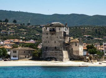 Ανησυχητικός ο Παπαδόπουλος για τον σεισμό στο Άγιον Όρος: «Δεν ήταν ο κύριος…» – Ζημιές σε Μονές