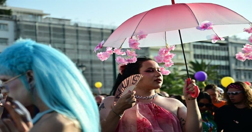 Athens Pride 2025: Πολύχρωμο «ποτάμι» υπερηφάνειας στο κέντρο της Αθήνας – Χιλιάδες πολίτες τίμησαν την επέτειο των 20 χρόνων