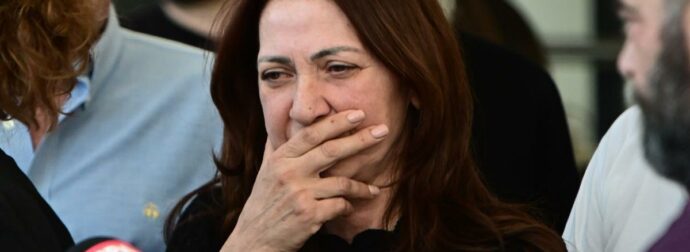 Συγκίνηση στη δίκη για το Μάτι: Οι συγγενείς φώναζαν ρυθμικά «Λιότσιος», την ώρα που περνούσαν τις χειροπέδες στον Ματθαιόπουλο