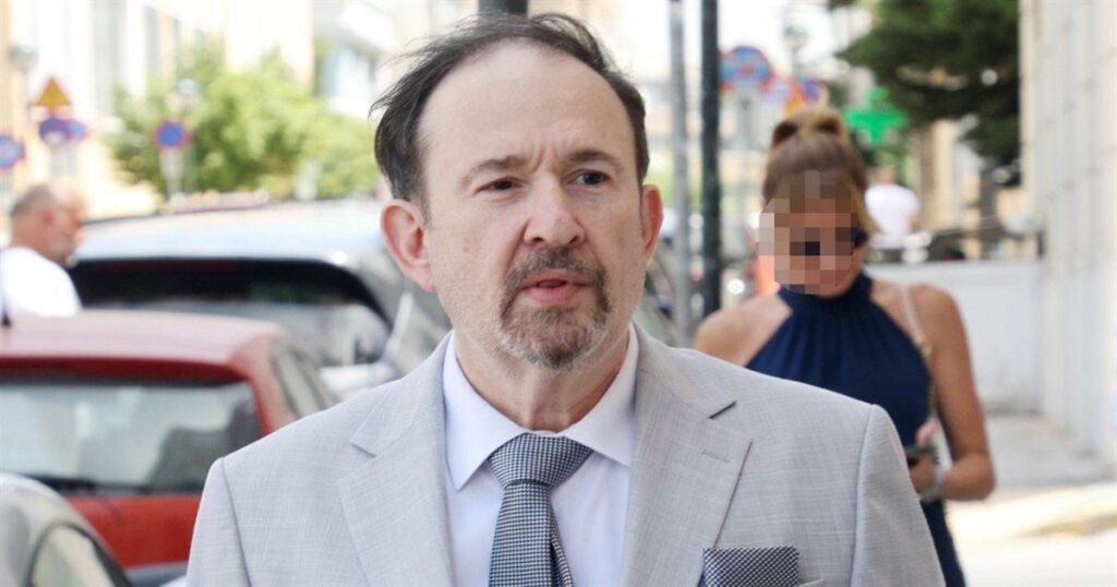 Γιάννης Παπαμιχαήλ: Δημοσίευσε σπάνια παιδική του φωτογραφία με την έγκυο Αλίκη Βουγιουκλάκη
