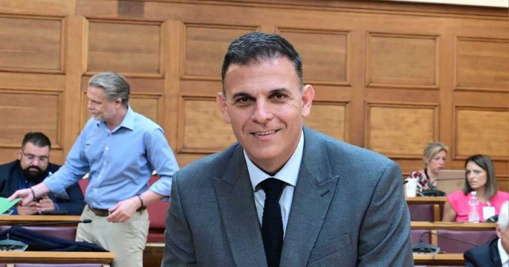 Βυθισμένος στο πένθος ο Γιώργος Καραμέρος – Πέθανε η μητέρα του