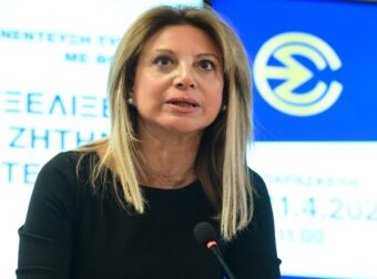 Ακόμα δύο ανεξάρτητοι βουλευτές προσυπέγραψαν την πρόταση Καρυστιανού που έχει στο στόχαστρο Μητσοτάκη, Καραμανλή