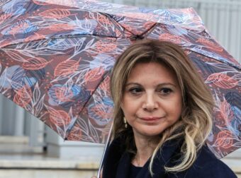 Καρυστιανού: Νέες αποκαλύψεις για τον άνδρα που της είπε να «προσέχει» – «Παρευρέθηκε συμπτωματικά»