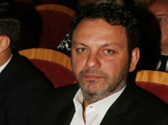 Ποινική δίωξη στον Στάθη Αγγελόπουλο για ενδοοικογενειακή βία – Στο αυτόφωρο ο τραγουδιστής