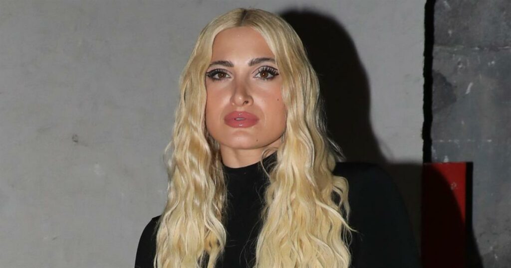 Ημίγuμνη στα Ματογιάνια η Ιωάννα Τούνη: Μια εικόνα… χίλιες λέξεις