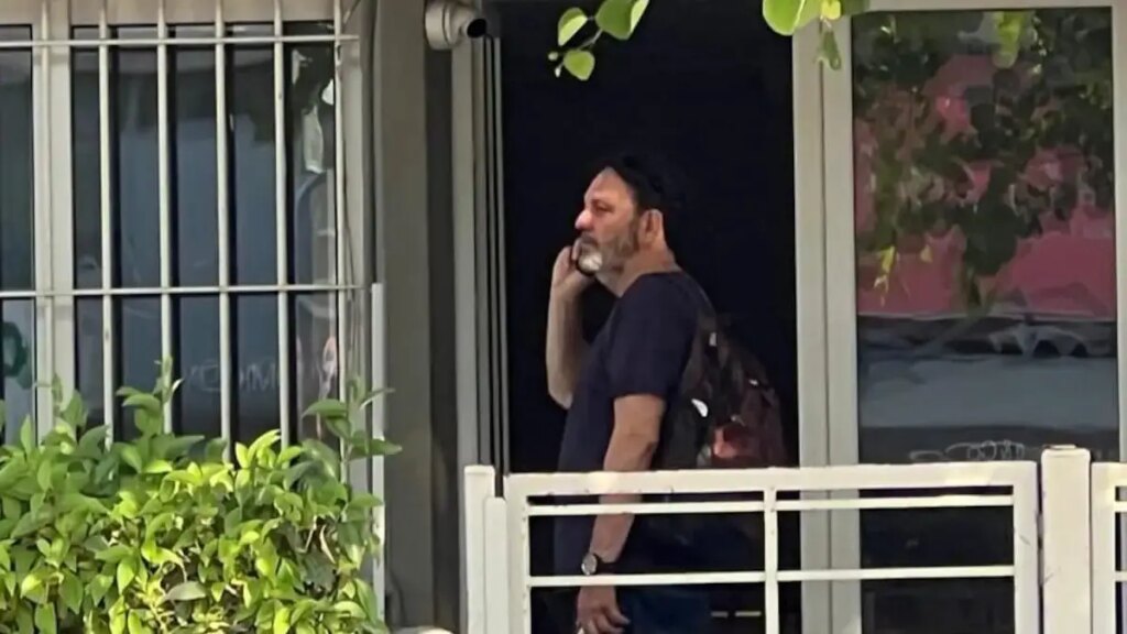 Νύχτα στα κρατητήρια για τον Στάθη Αγγελόπουλο – Τον «καίει» η κατάθεση αστυνομικού της Άμεσης Δράσης