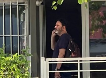 Νύχτα στα κρατητήρια για τον Στάθη Αγγελόπουλο – Τον «καίει» η κατάθεση αστυνομικού της Άμεσης Δράσης