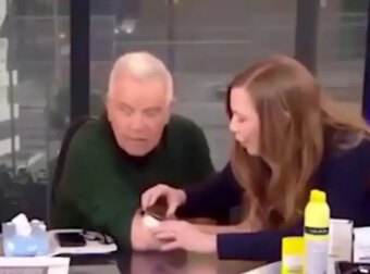 Παρουσιαστής μαθαίνει on air ότι έχει καρκίνο του δέρματος – «Ήταν μεγάλη έκπληξη για μένα»