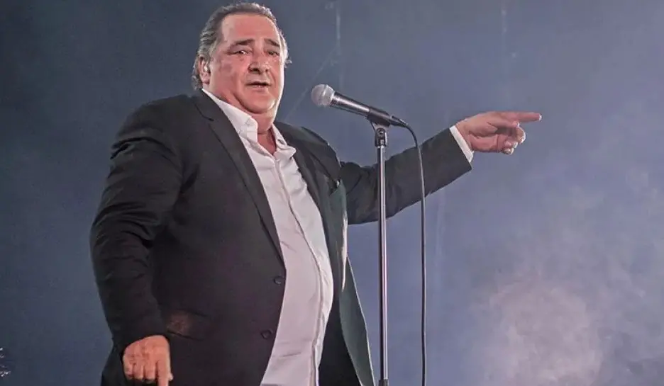 Βασίλης Καρράς: Παρατράγουδα πριν την αποψινή συναυλία – Τσακώθηκαν τραγουδιστές μεταξύ τους