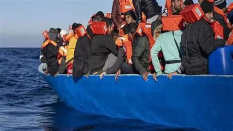 «Ασφυξία» στην Κρήτη από τις καραβιές των παράνομων μεταναστών από τη Λιβύη – Δεν είχαν πού να φιλοξενήσουν τους μισούς από τους 840 που έφτασαν χθες