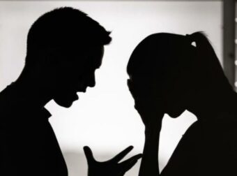 Άγριος καυγάς ζευγαριού στον Βόλο για το αν… πρέπει να ολοκληρώσουν τη σχέση τους: Τον απείλησε με σπασμένο μπουκάλι, την άρπαξε από τα μαλλιά