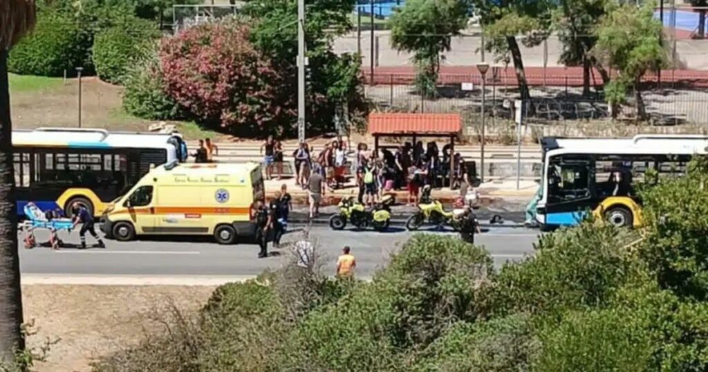 EKTAKTO TΩΡΑ – ΤPOMAKTIKH ΣΥΓΚΡΟΥΣΗ ΛΕΩΦΟΡΕΙΩΝ ΣΤΗΝ ΑΤΤΙΚΗ – ΑΝΑΦΟΡΕΣ ΓΙΑ ΠΟΛΛΟΥΣ ΤΡΑΥΜΑΤΙΕΣ