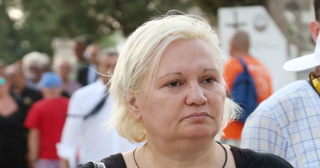 Φίνου: «Σαν γυναίκα που βιάστηκα στην εφηβεία μου…» – Ξεσπά για την πρόταση περί αθώωσης του Φιλιππίδη