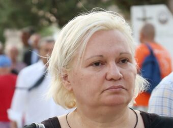 Φίνου: «Σαν γυναίκα που βιάστηκα στην εφηβεία μου…» – Ξεσπά για την πρόταση περί αθώωσης του Φιλιππίδη