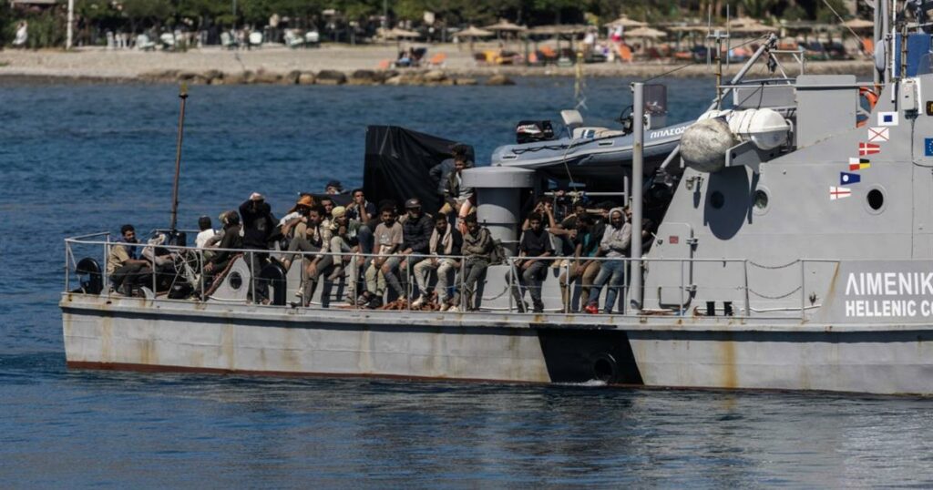 Έκρηξη ροών σε Κρήτη και Γαύδο – Σε συνθήκες καύσωνα εκατοντάδες μετανάστες