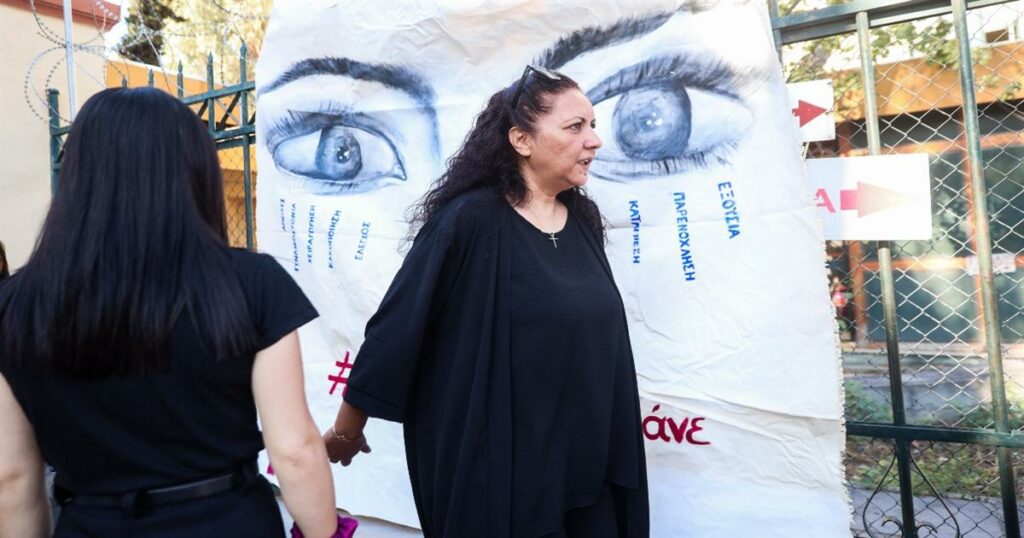 Αναταραχή στη δίκη της Κυριακής Γρίβα: Ο συνήγορος του δράστη πέταξε μπουκάλι με νερό στον δικηγόρο της οικογένειας