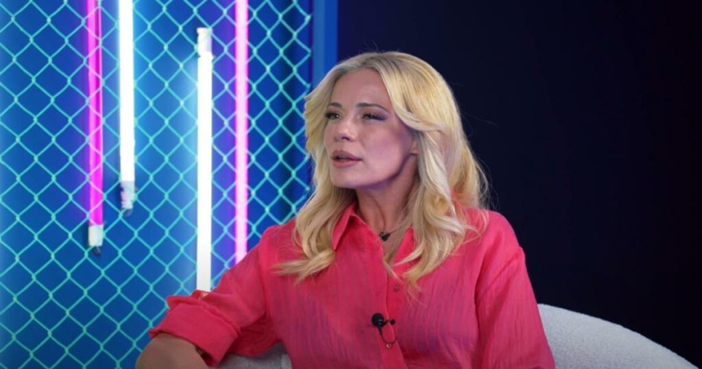 Μακρυπούλια: «Ήταν φρικτό όταν έπιαναν και την οικογένειά μου βρώμικα εξώφυλλα!» – «Έχω πει γιατί να μην κάνω ένα one night stand στη ζωή μου»
