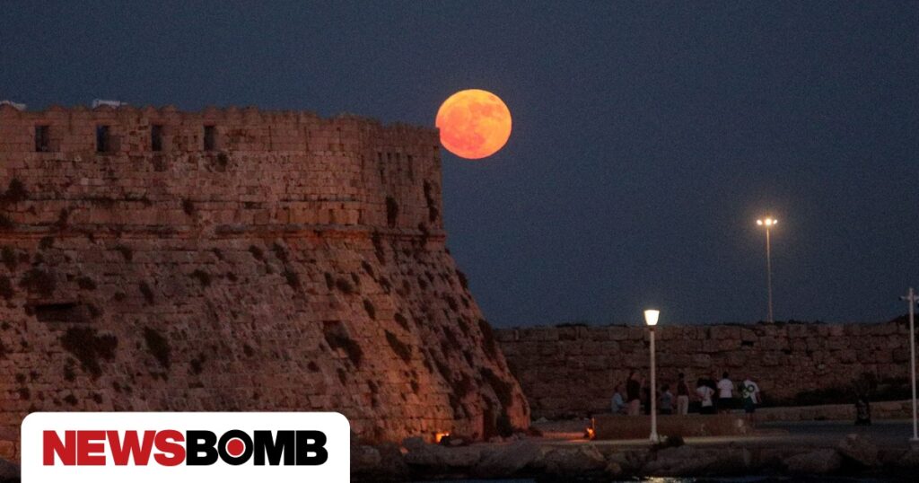 Πανσέληνος του Κόκκινου Ελαφιού: Οι πρώτες εντυπωσιακές εικόνες που κόβουν την ανάσα