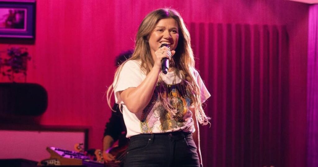 Δύσκολες ώρες για την Kelly Clarkson – Πέθανε ο πρώην σύζυγός της σε ηλικία 48 ετών