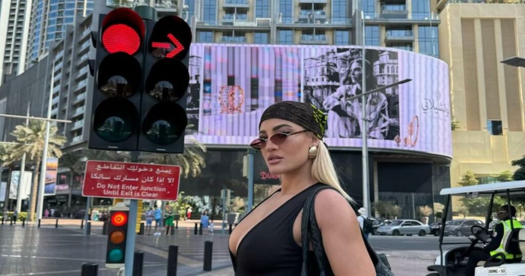 Τούνη: Καθαρίζει την αρνητική ενέργεια από το σπίτι της – «Μπορεί απλά να φαίνομαι τρελή, μπορεί και να είμαι» (Βίντεο)